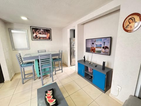 Communal lounge/ TV room, TV and multimedia, Kitchen or kitchenette, Living room, Seating area, Dining area, Evening entertainment
