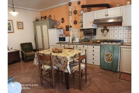 Kitchen or kitchenette, Dining area, oven, stove, washing machine