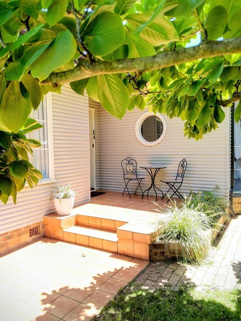 Property building, Patio, Balcony/Terrace
