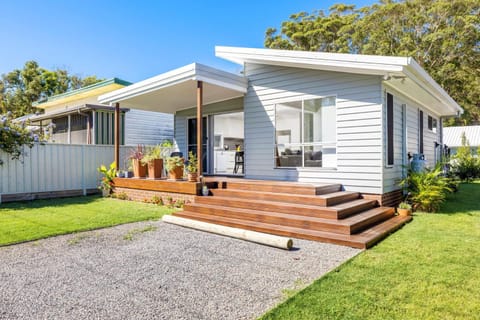 Property building, Patio, Spring, Day, Garden, Garden view