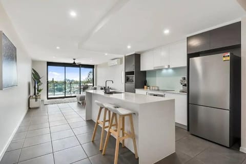 Coffee/tea facilities, Kitchen or kitchenette, dishwasher, minibar, oven, stove