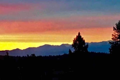 Olympic Views - Cozy Modern 2Br Suite Apartment in Langford