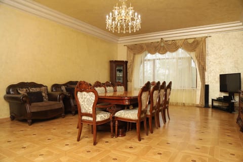 TV and multimedia, Living room, Seating area, Dining area, Evening entertainment