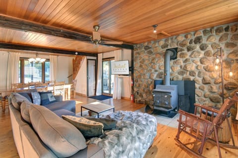 TV and multimedia, Living room, Seating area, flat iron