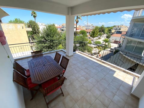 Patio, Day, View (from property/room), Balcony/Terrace, Dining area, City view