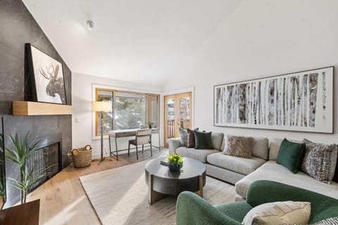 True Ski in Out 5 BDR with Stunning Mountain Views House in Park City