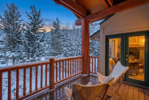 4 BDR Ski in Out Condo with Charming Mountain Views House in Park City