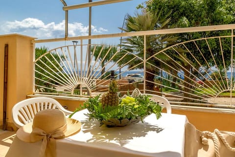 Day, View (from property/room), Balcony/Terrace, Dining area