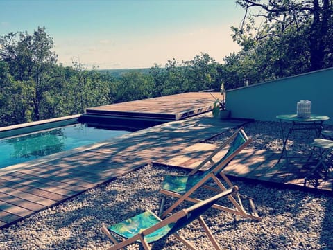 Patio, Day, Natural landscape, View (from property/room), Garden view, Pool view, Swimming pool, Swimming pool, sunbed
