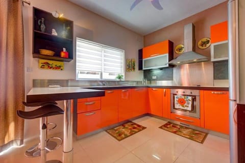 Kitchen or kitchenette, Dining area, minibar, pet friendly, stove