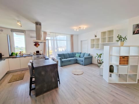 TV and multimedia, Kitchen or kitchenette, Living room, Dining area