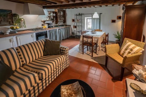 Kitchen or kitchenette, Seating area, Dining area, pet friendly