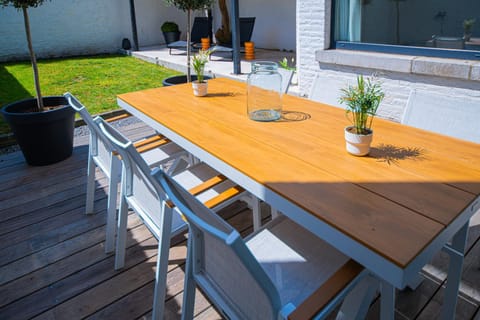 Patio, Garden, Dining area, Garden view