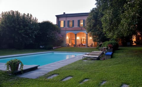 Property building, Garden, Garden view, Pool view, Swimming pool, sunbed