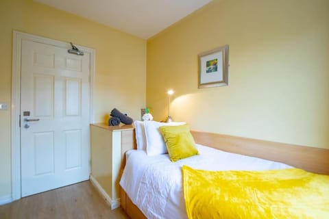 18 - Superb Duplex by Shortstays House in Galway