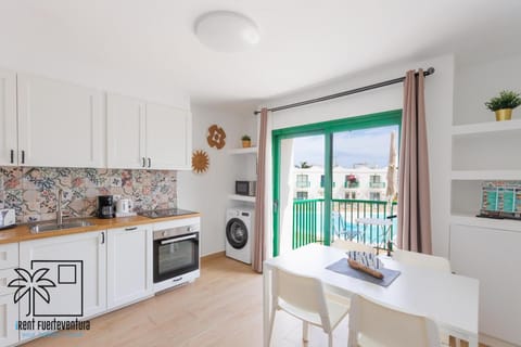 TV and multimedia, Kitchen or kitchenette, Living room, Dining area, internet, washing machine