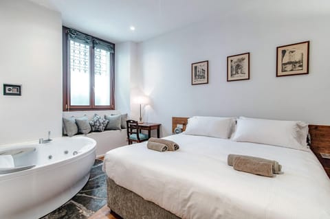 Bed, Hot Tub, Photo of the whole room