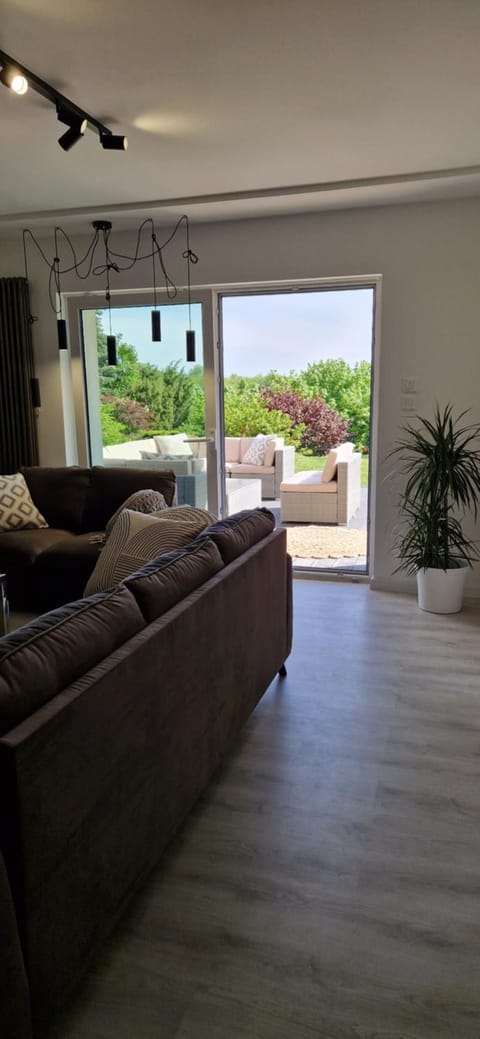 Garden, View (from property/room), Balcony/Terrace, Living room, Seating area, Garden view
