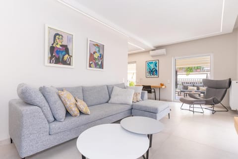 Living room, Seating area