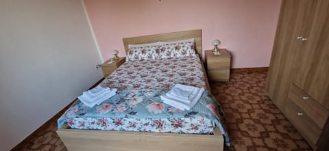 Bed, Photo of the whole room, Bedroom, towels, wardrobe