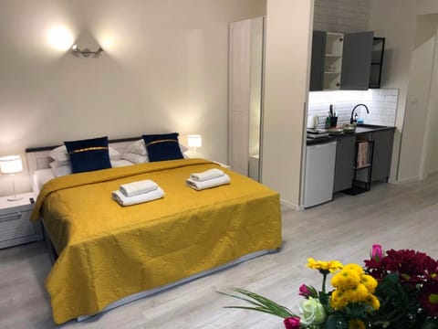Bed, Kitchen or kitchenette