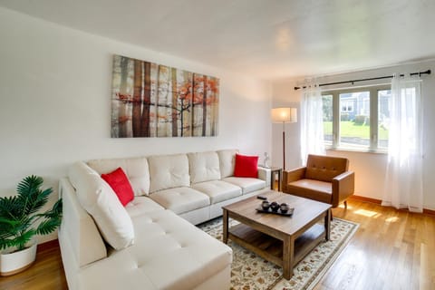 3 Mi to Downtown Pittsburgh Home with Balcony! House in Pittsburgh