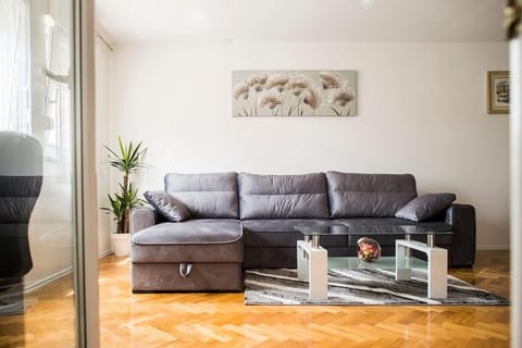 Apartment Jully Apartment in Podstrana