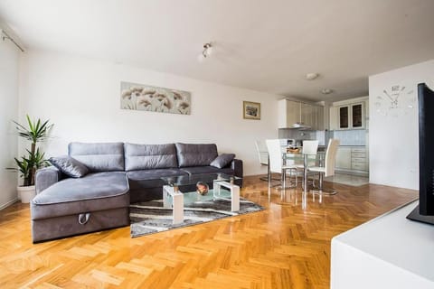 Apartment Jully Apartment in Podstrana