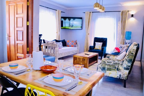 Seating area, Dining area