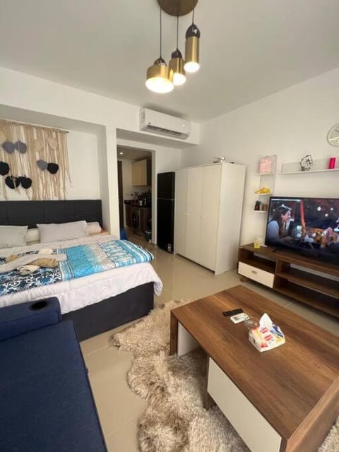 Communal lounge/ TV room, Bed, TV and multimedia, Living room, Bedroom, wardrobe