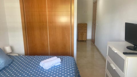 TV and multimedia, Photo of the whole room, Bedroom, hair dresser, wardrobe