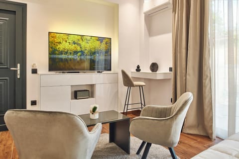 TV and multimedia, Living room, Seating area