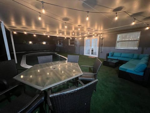 Royal Luxe Pool Home near Ft Laud airport and each House in Lauderdale Lakes