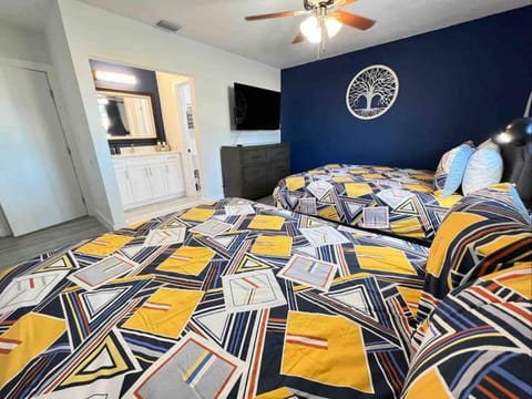 Royal Luxe Pool Home near Ft Laud airport and each House in Lauderdale Lakes