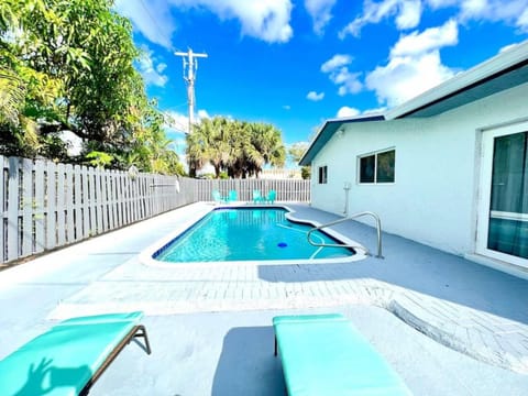 Fun Pool Home with ping pong near Beaches and Airport House in Oakland Park