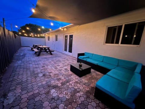 Fun Pool Home with ping pong near Beaches and Airport House in Oakland Park