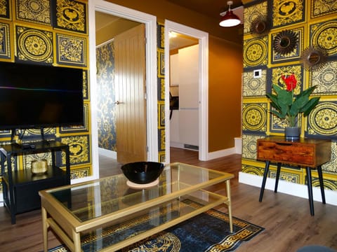 Ultra Deluxe Versace Apartment Near Sheffield FULL SKY TV Apartment in Rotherham