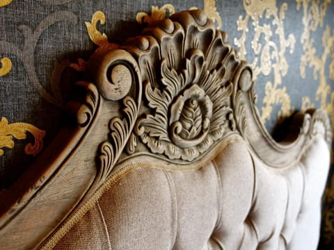 Ultra Deluxe Versace Apartment Near Sheffield FULL SKY TV Apartment in Rotherham