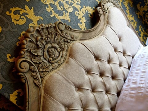 Ultra Deluxe Versace Apartment Near Sheffield FULL SKY TV Apartment in Rotherham