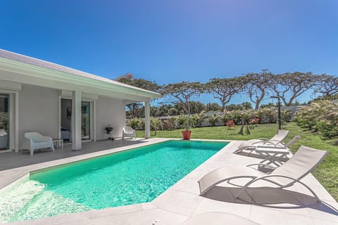 Patio, Day, Natural landscape, Garden, Garden view, Pool view, Swimming pool, sunbed