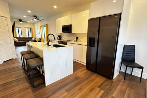 Sunny Delight Home Near Airport House in Dania Beach