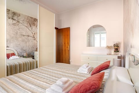 Bed, Photo of the whole room, Bedroom, towels, wardrobe