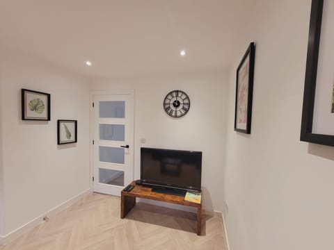 Communal lounge/ TV room, TV and multimedia, Evening entertainment