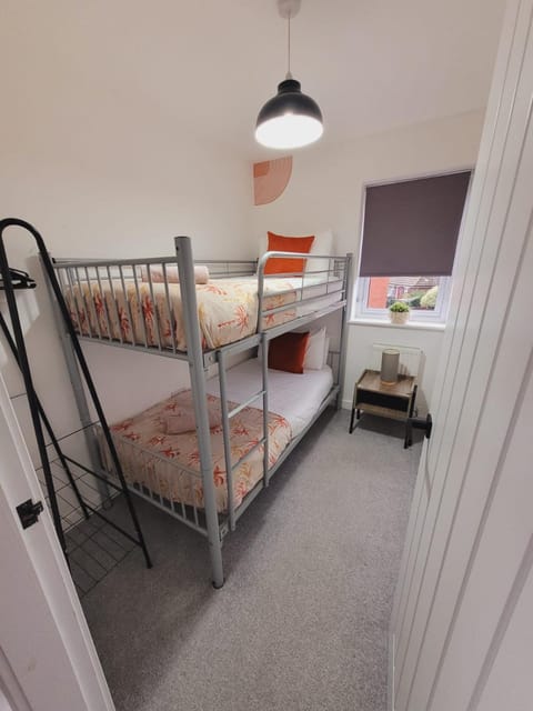 Bed, Photo of the whole room, Bedroom, bunk bed