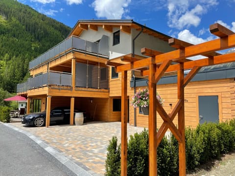 Property building, Day, Natural landscape, Summer, Mountain view, Parking