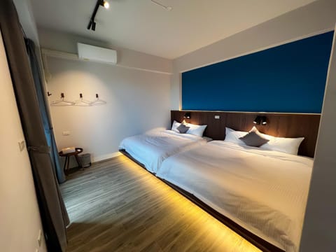 Bed, Photo of the whole room, Bedroom, air conditioner