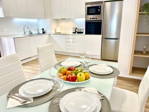 Kitchen or kitchenette, Kitchen or kitchenette, Dining area