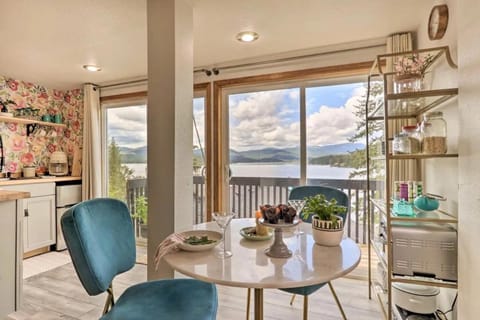 Dining area, Lake view