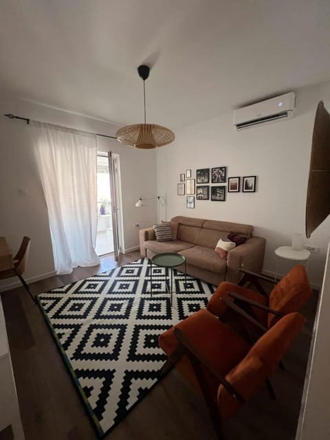 Living room, Photo of the whole room