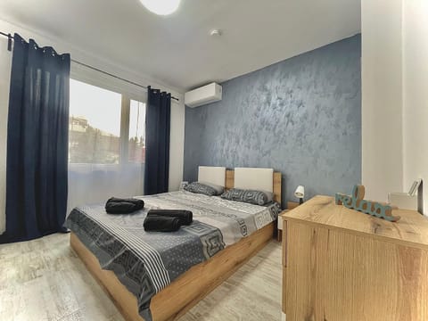 Bed, Bedroom, air conditioner